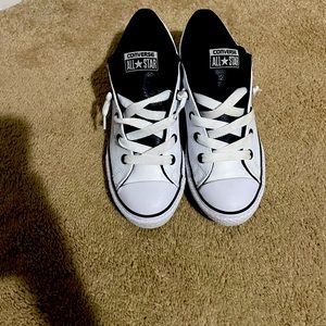 Converse leather sneakers- kids 4/ women’s 5.5/6